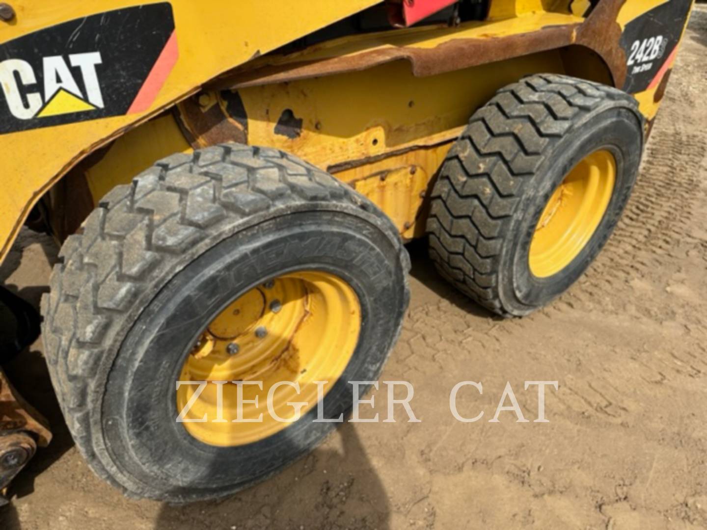 2013 Caterpillar 242B3 Skid Steer Loader