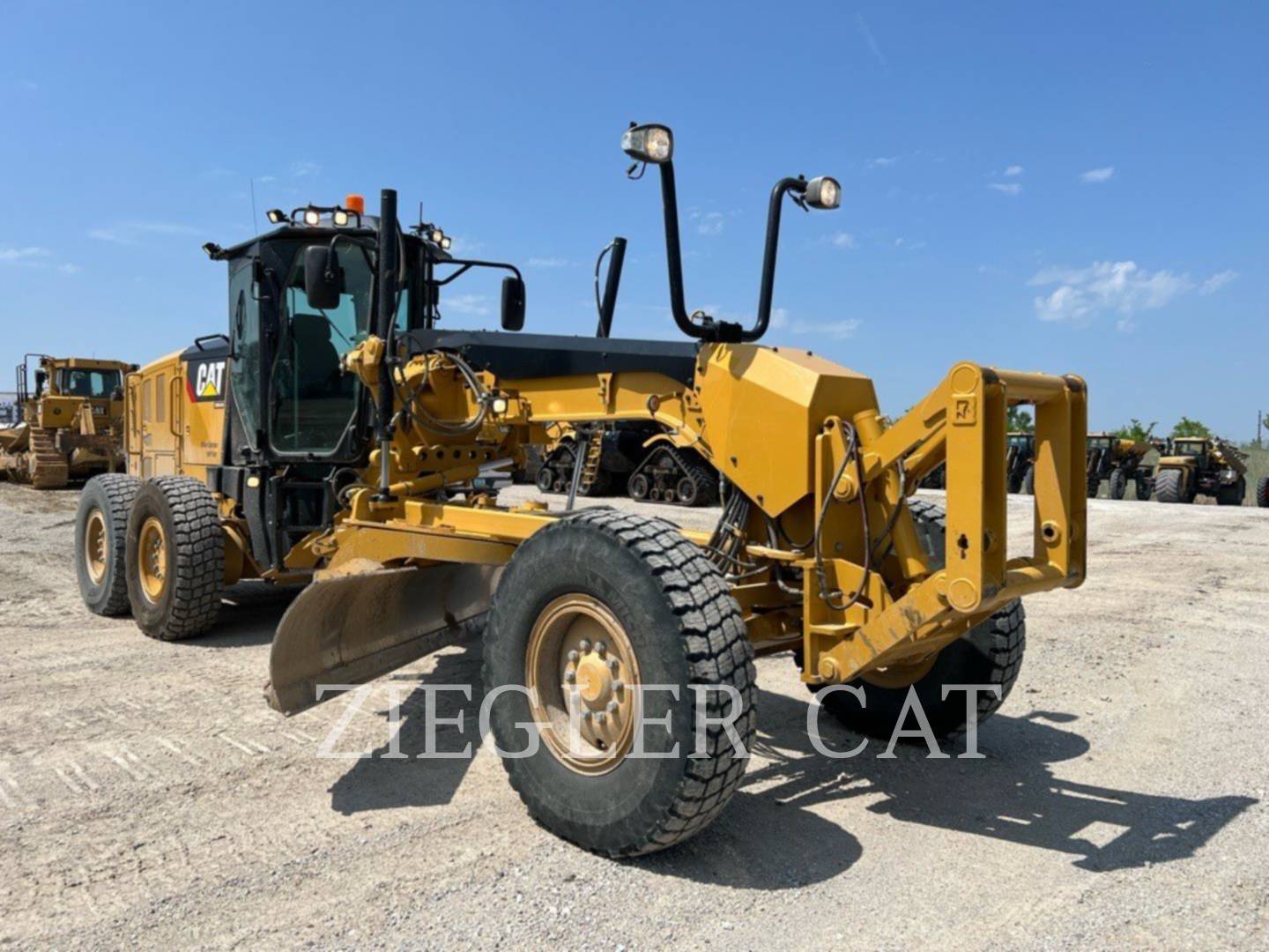 2014 Caterpillar 12M2 Grader - Road