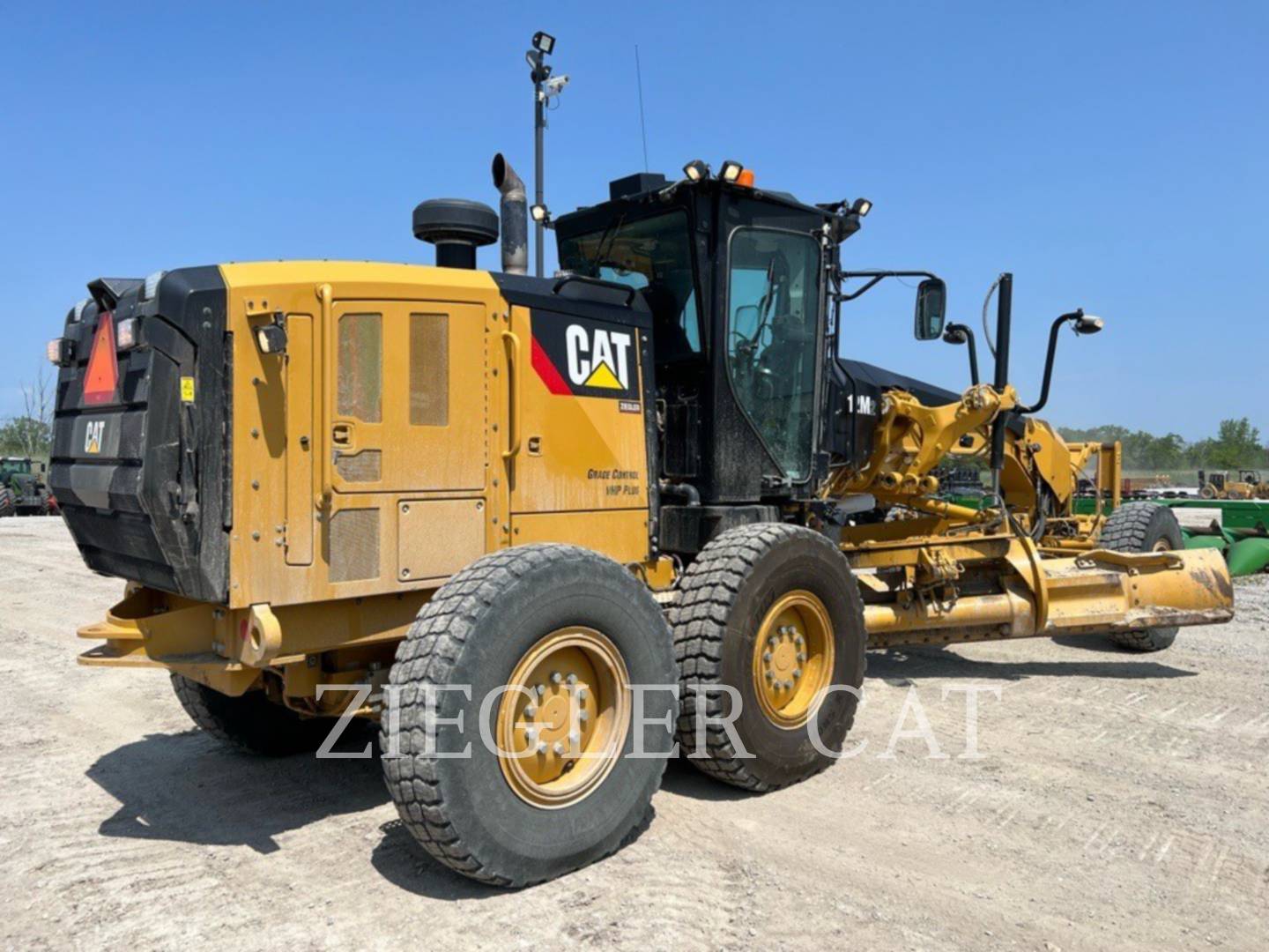 2014 Caterpillar 12M2 Grader - Road