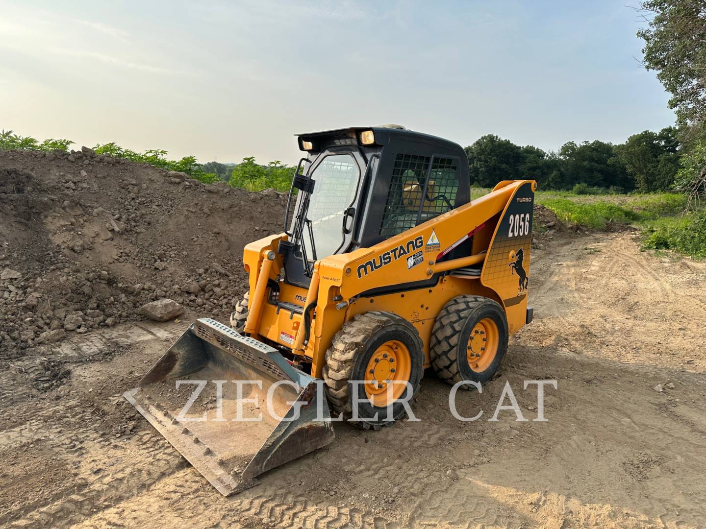 2010 Mustang Mfg. 2056 Skid Steer Loader