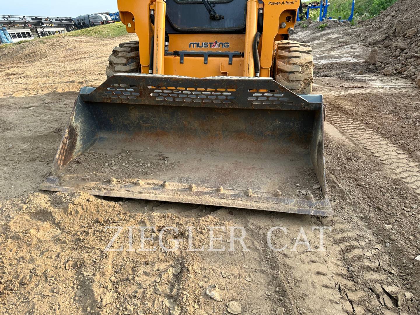 2010 Mustang Mfg. 2056 Skid Steer Loader