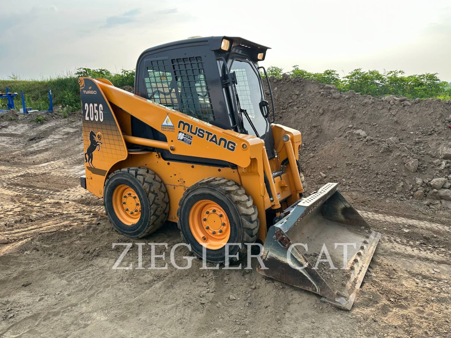 2010 Mustang Mfg. 2056 Skid Steer Loader