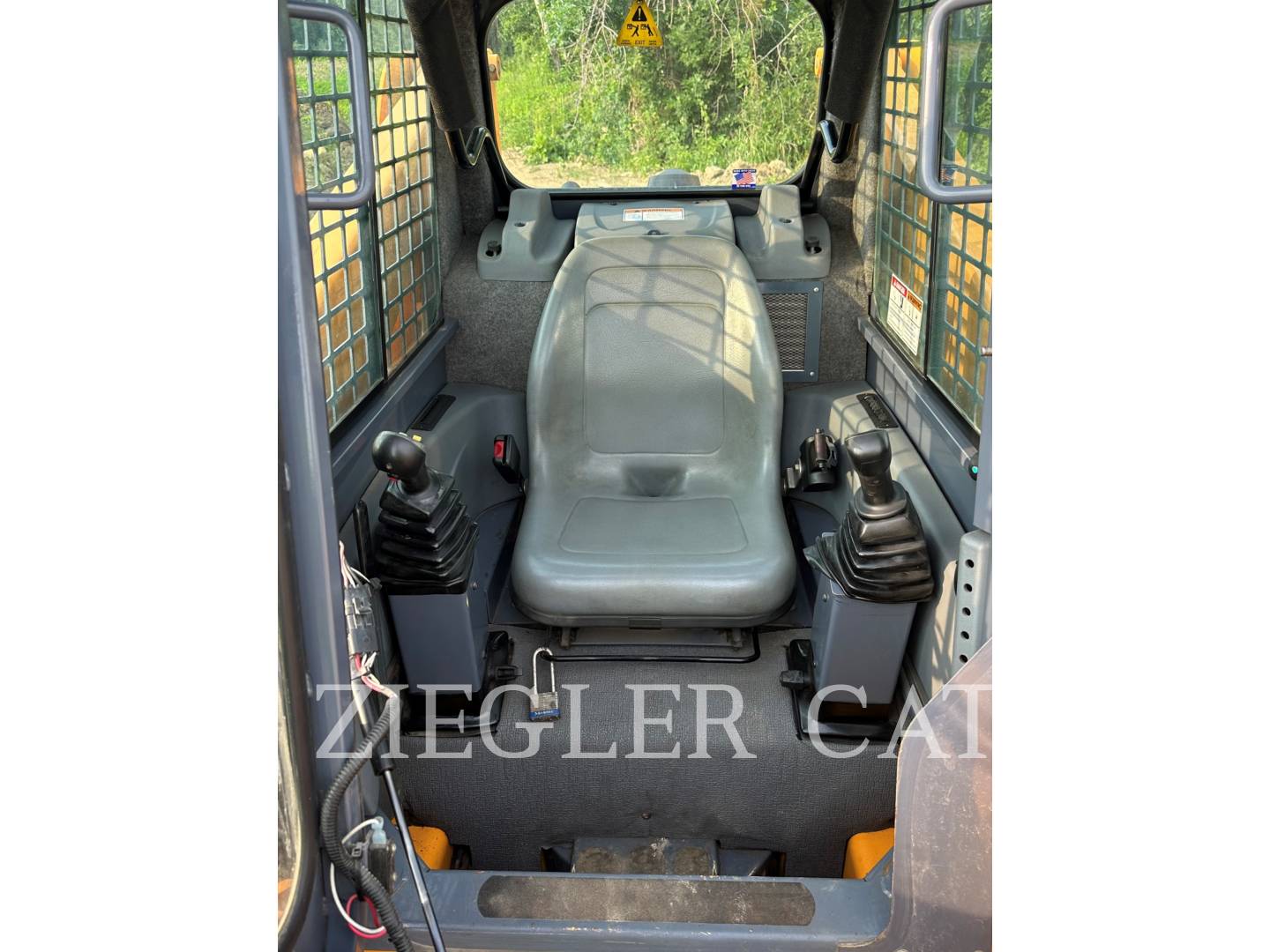 2010 Mustang Mfg. 2056 Skid Steer Loader