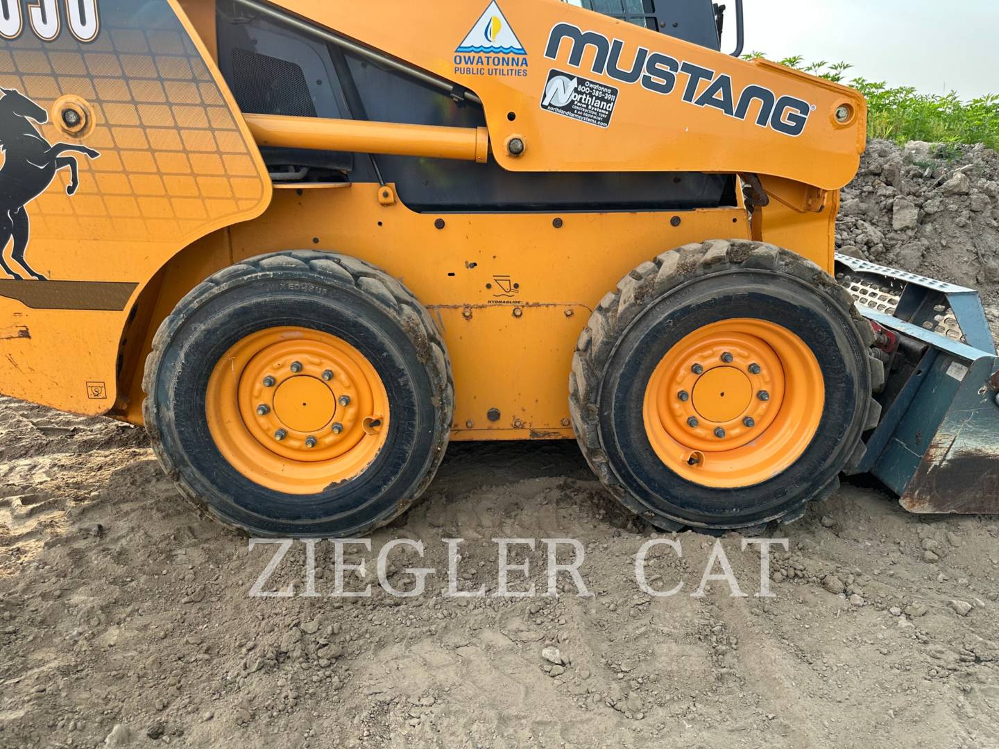 2010 Mustang Mfg. 2056 Skid Steer Loader