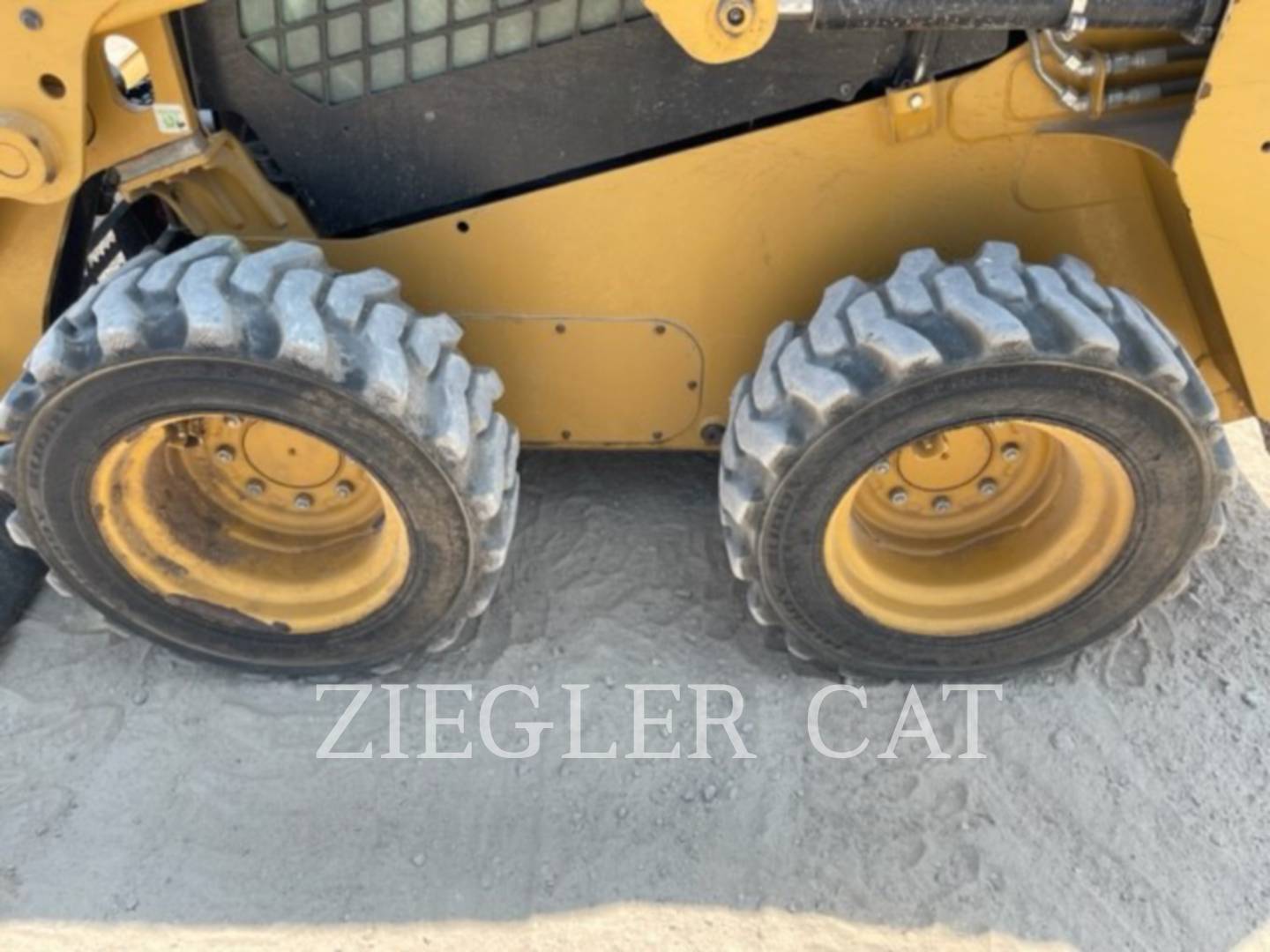 2017 Caterpillar 226D Skid Steer Loader