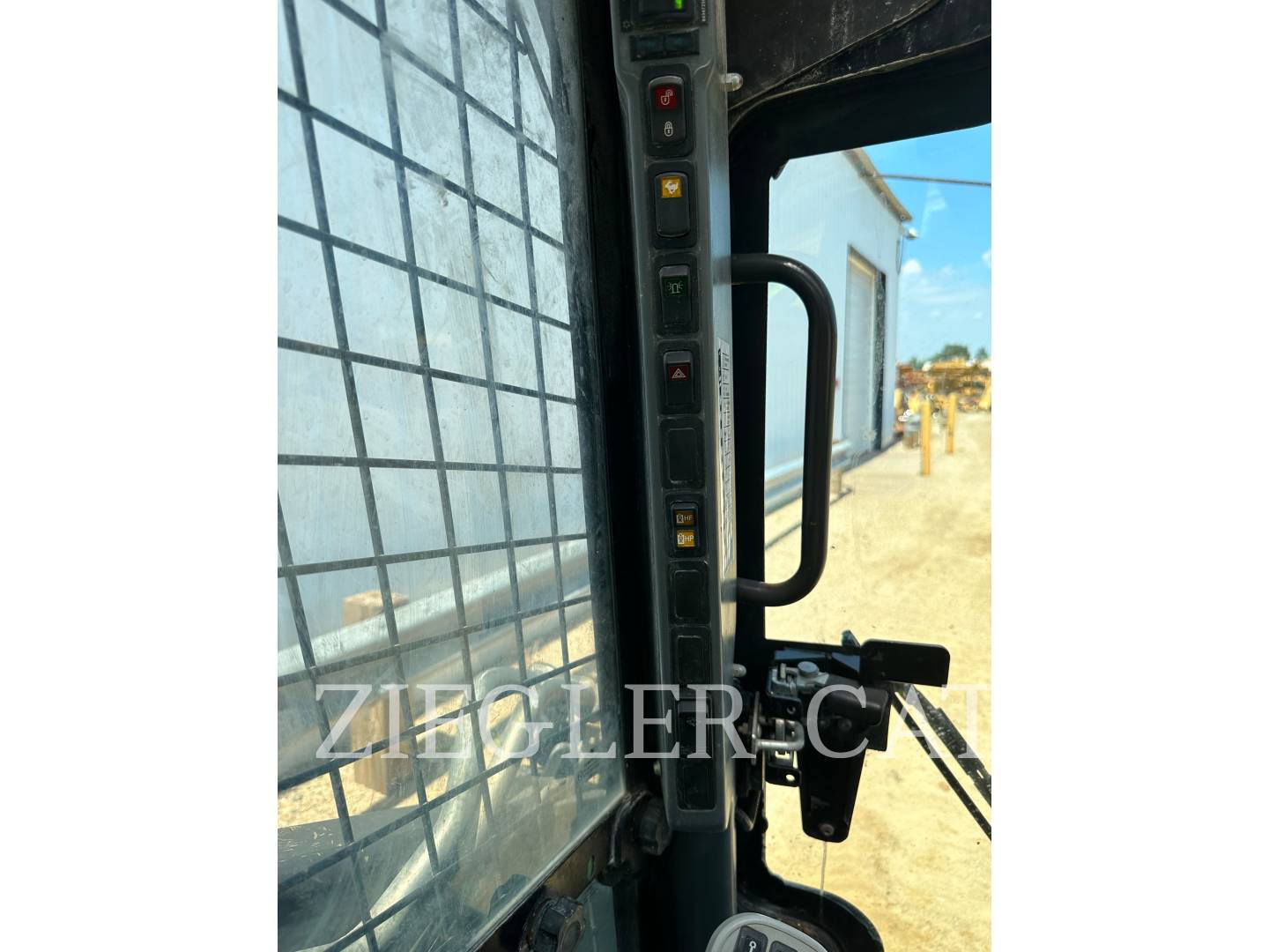 2015 New Holland L 228 Skid Steer Loader