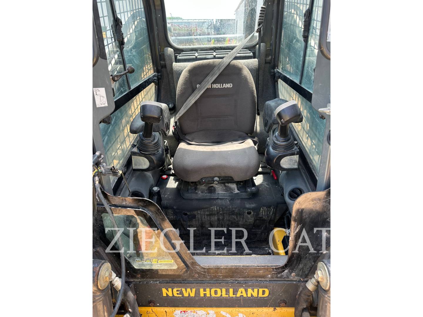 2015 New Holland L 228 Skid Steer Loader