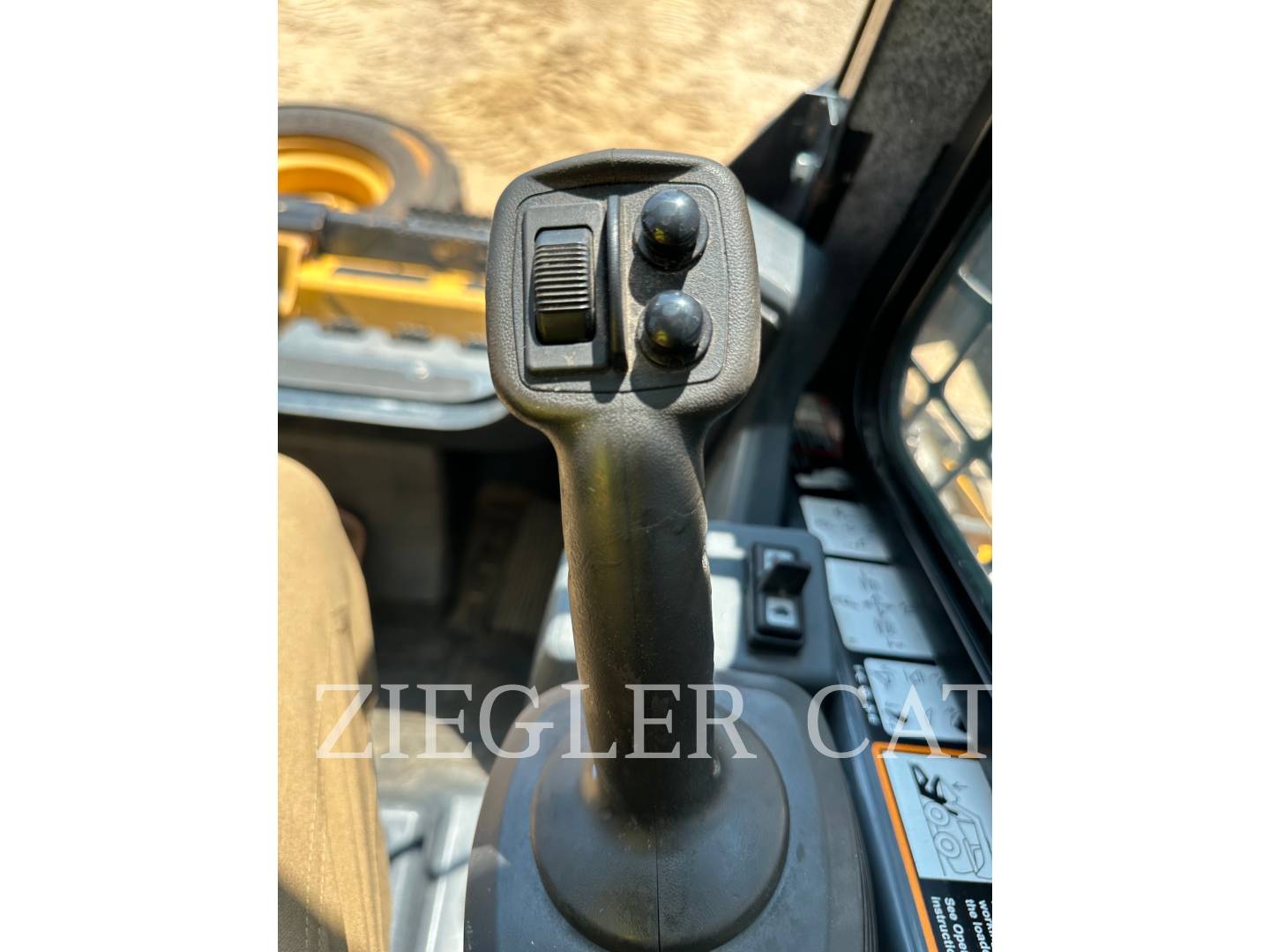 2018 John Deere 320G Skid Steer Loader