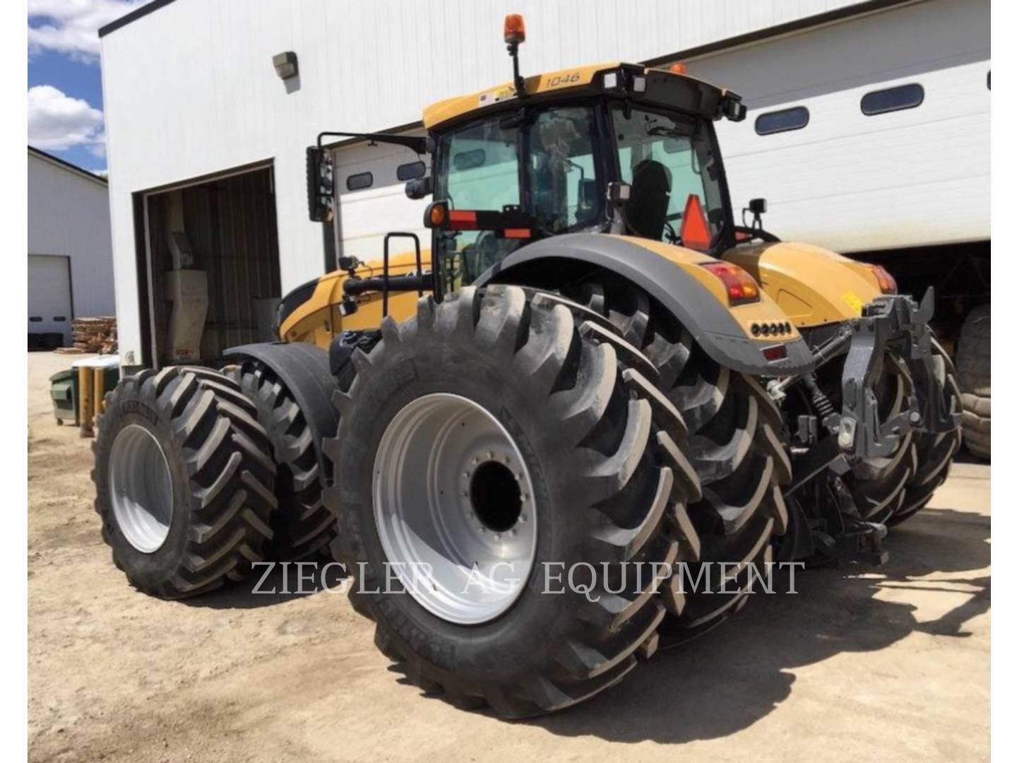 2016 Challenger CH1046 Tractor