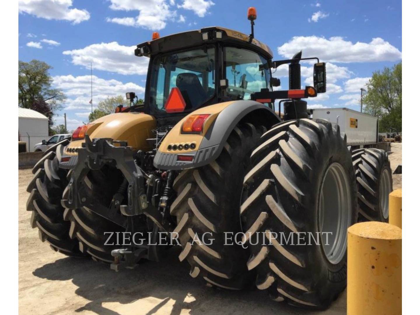 2016 Challenger CH1046 Tractor