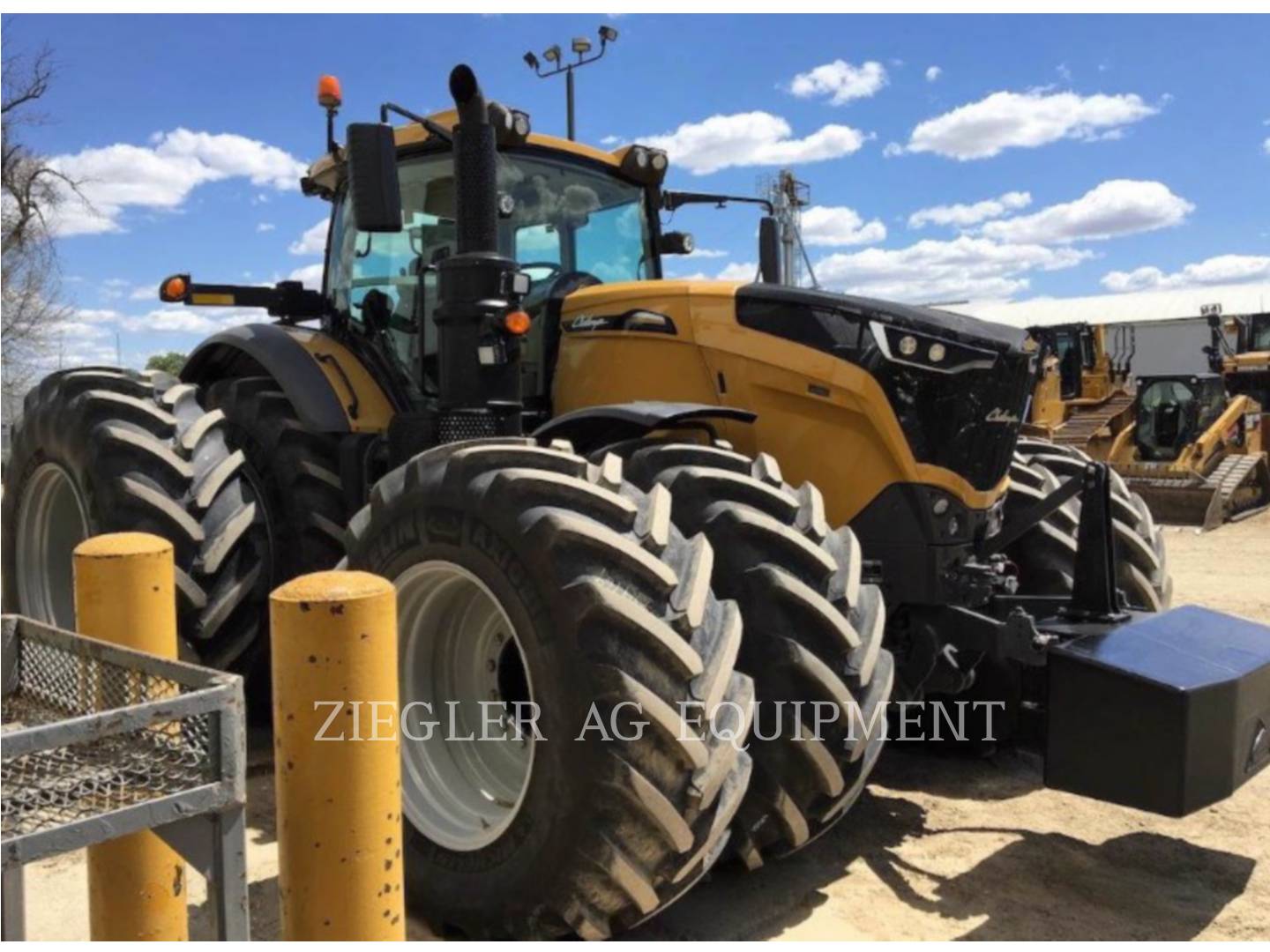 2016 Challenger CH1046 Tractor