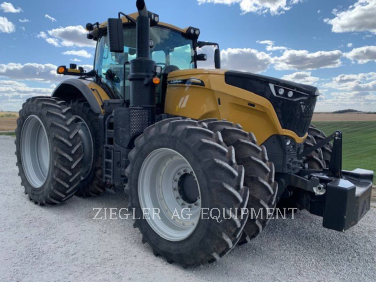 2017 Challenger CH1038 Tractor