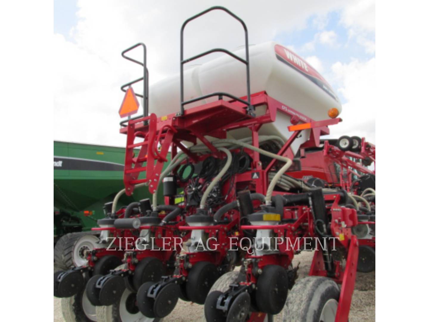 2009 AGCO White 8824-30_DE Planter