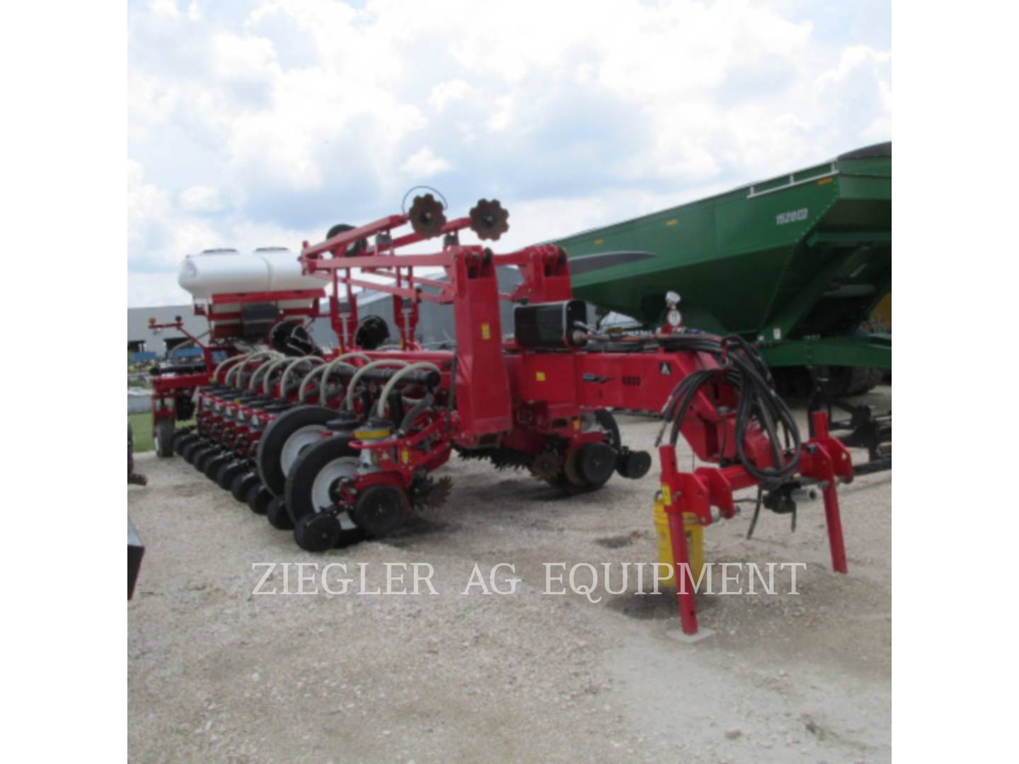 2009 AGCO White 8824-30_DE Planter