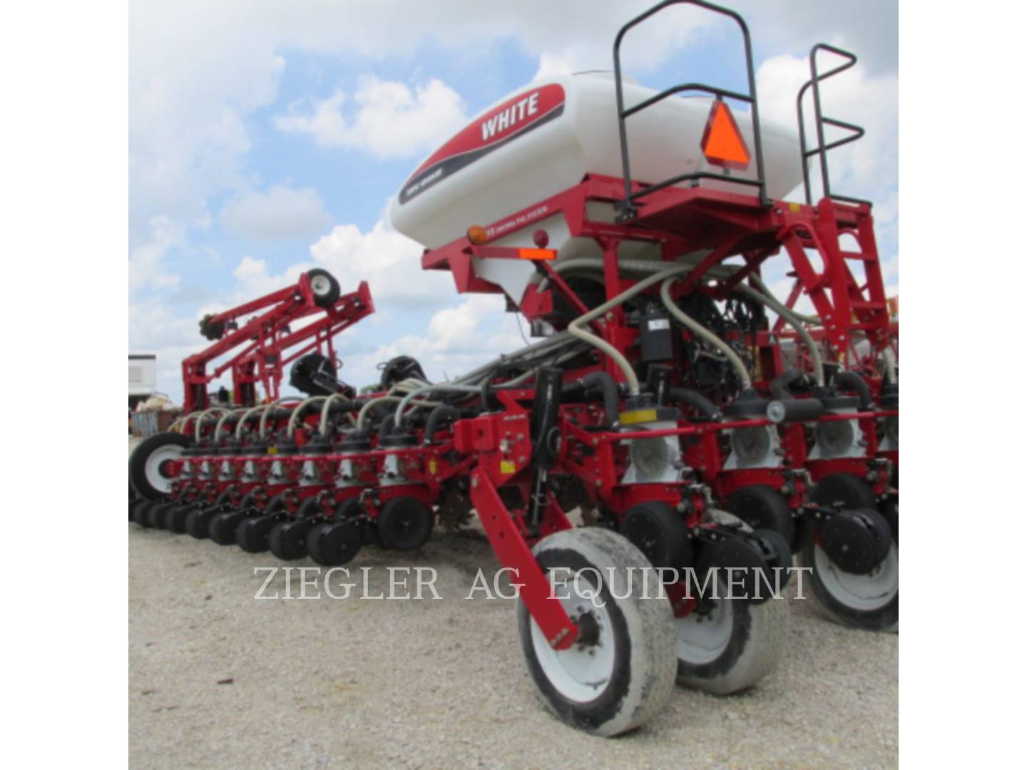 2009 AGCO White 8824-30_DE Planter