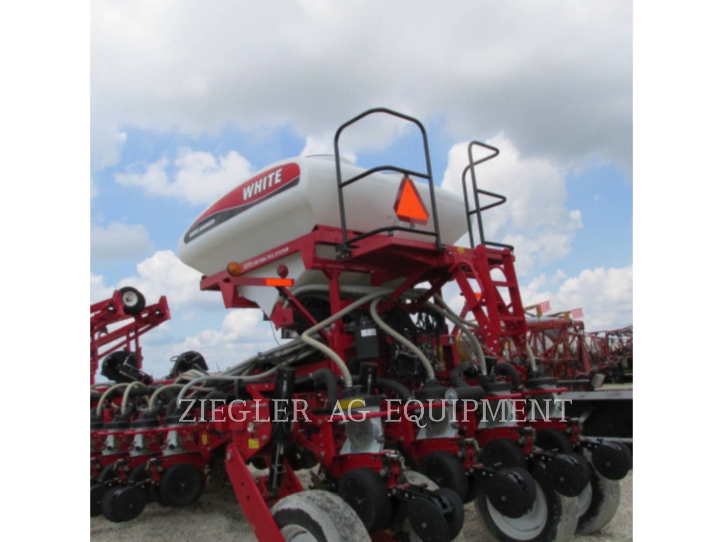 2009 AGCO White 8824-30_DE Planter