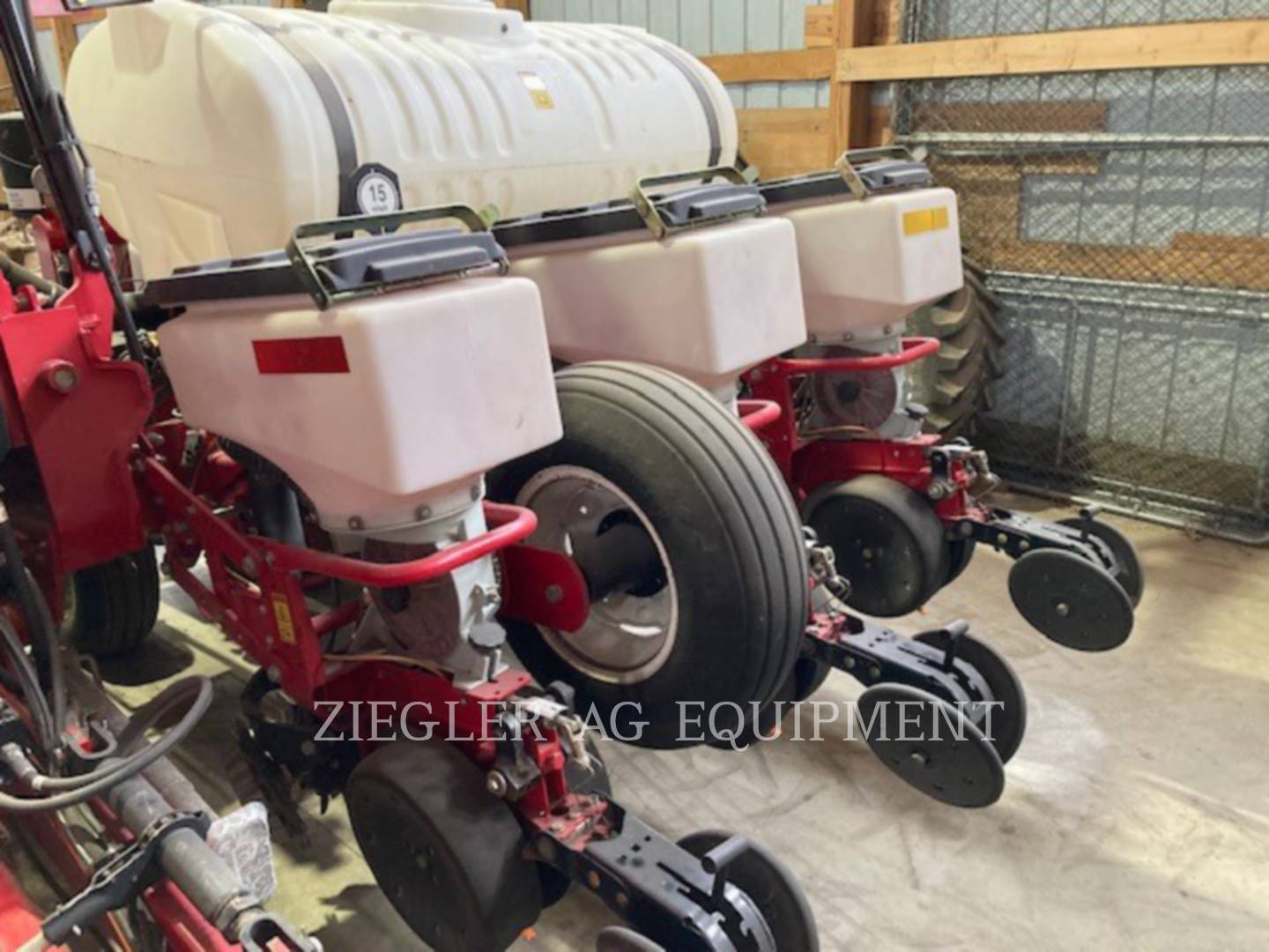 2012 AGCO White 8222-30_DE Planter