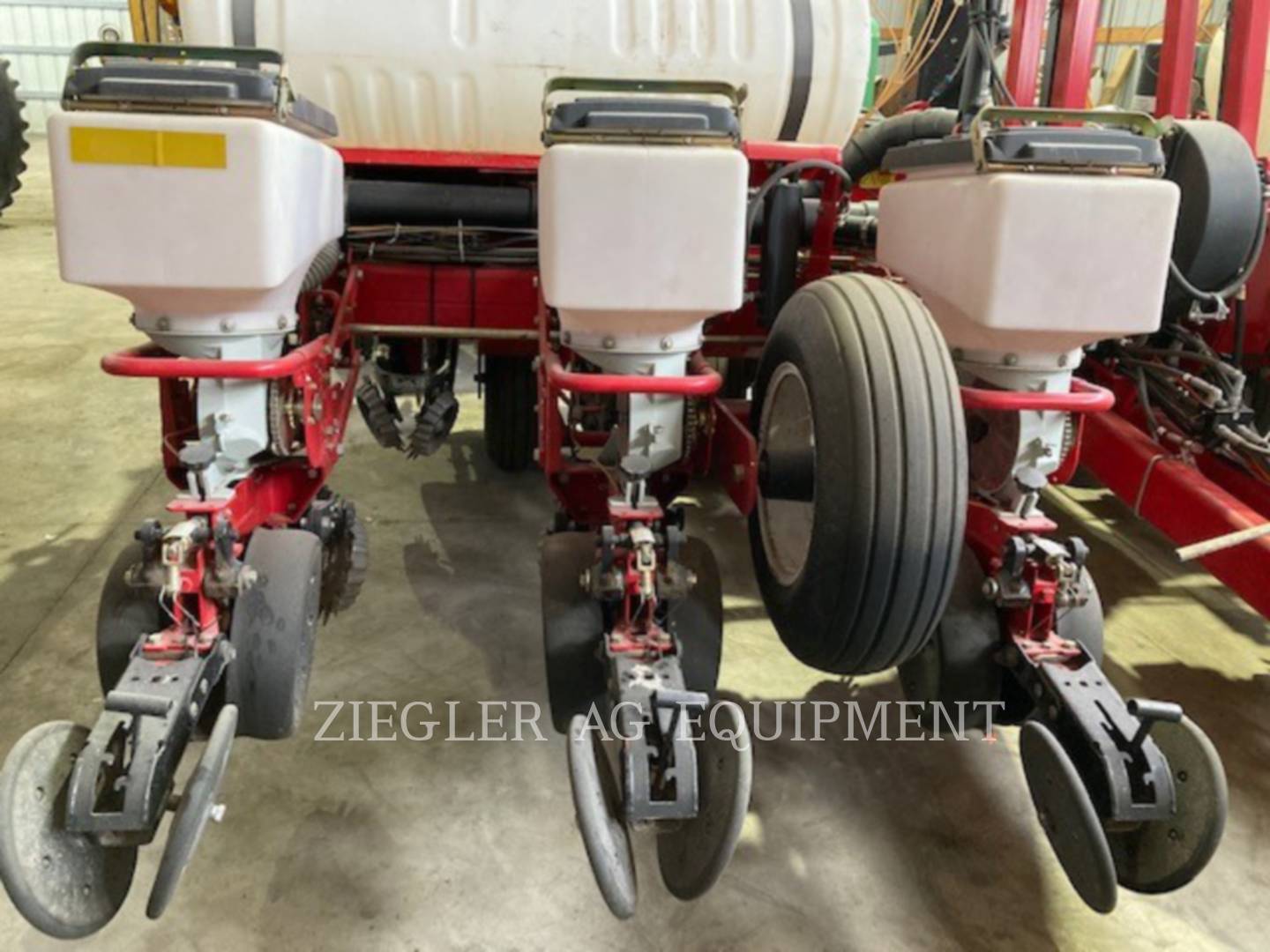 2012 AGCO White 8222-30_DE Planter