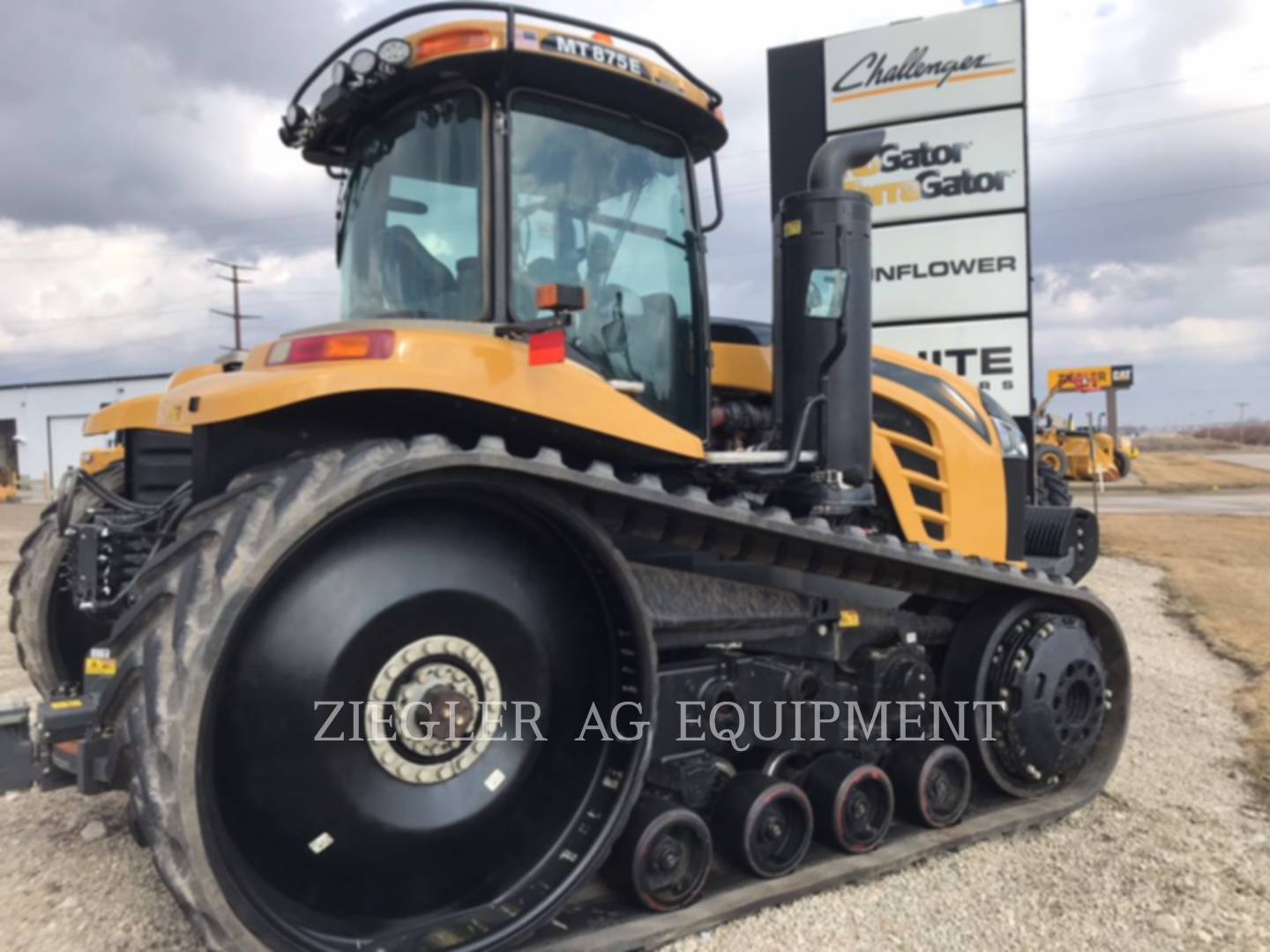 2017 Challenger MT875E Tractor