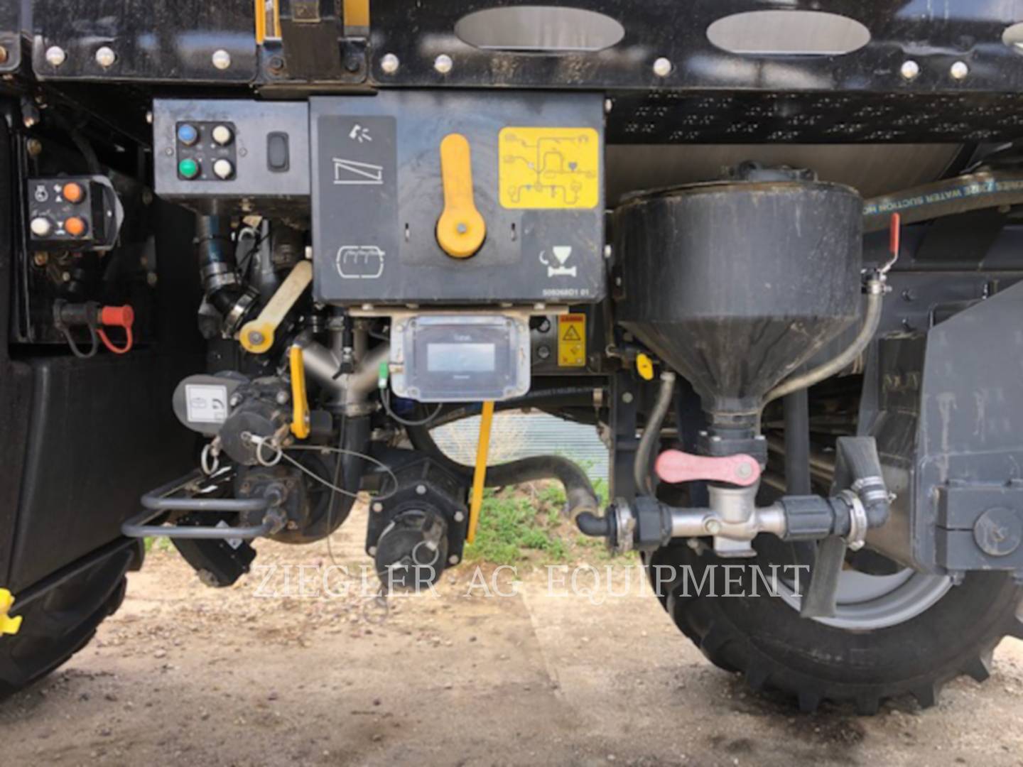 2016 Ag-Chem RG1300B Sprayer