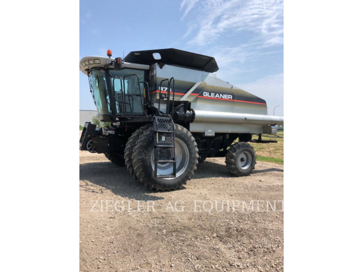 2005 Gleaner R75 Combine