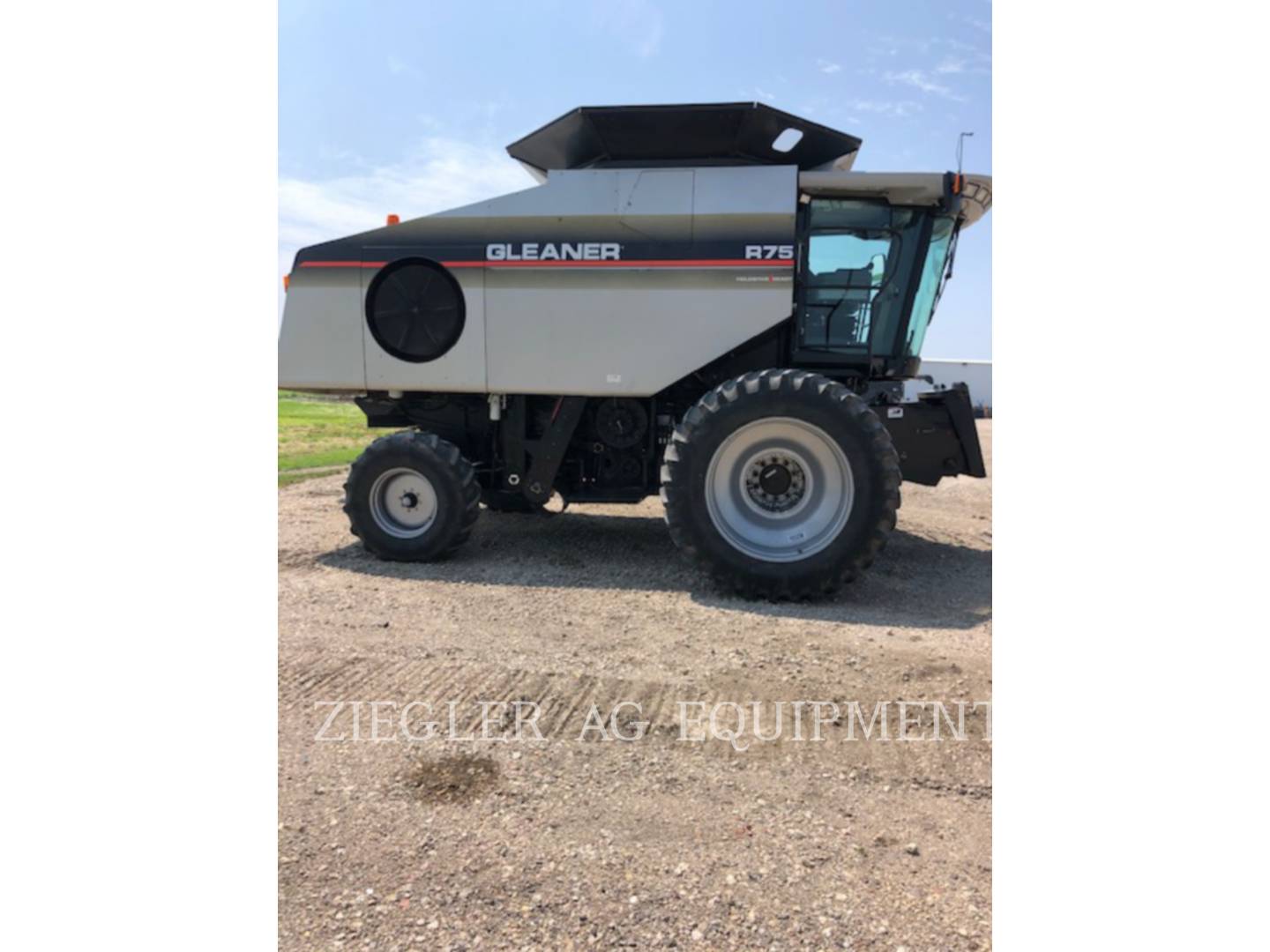 2005 Gleaner R75 Combine