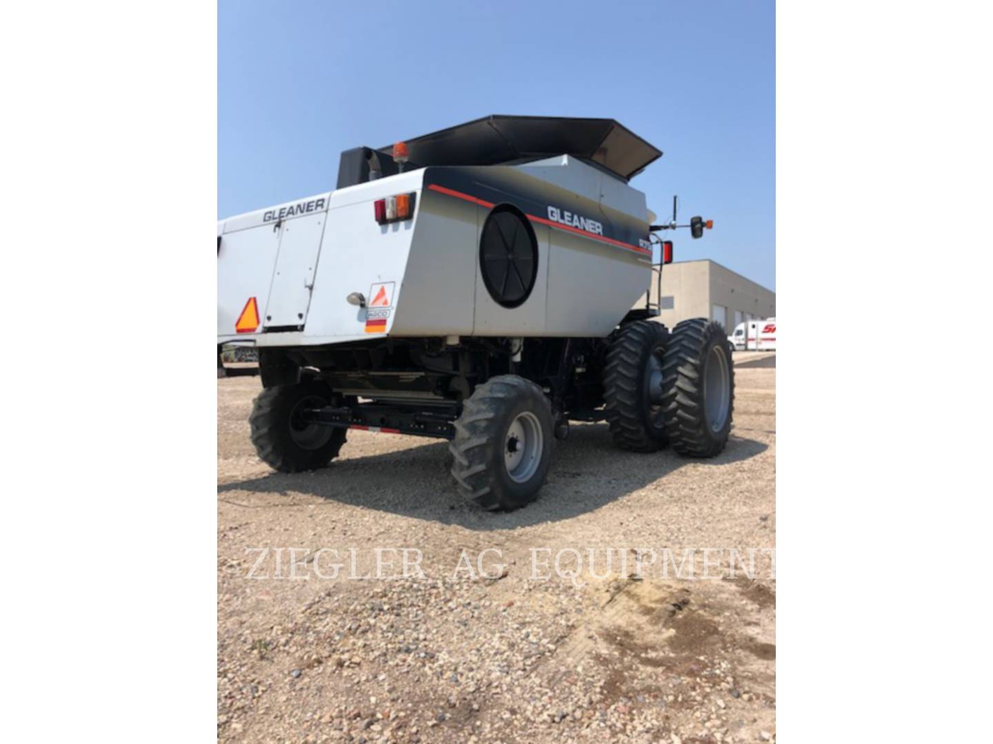 2005 Gleaner R75 Combine