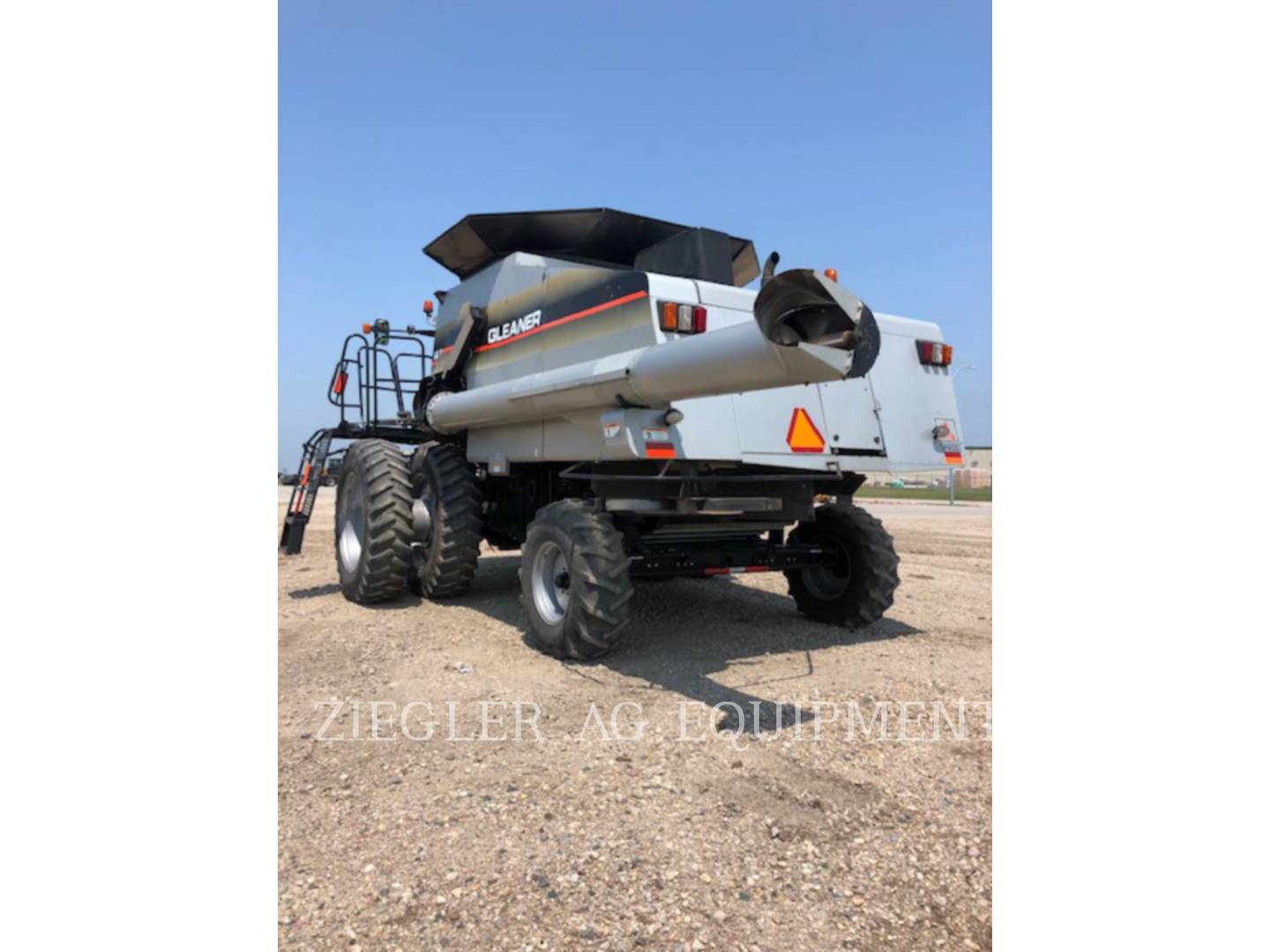 2005 Gleaner R75 Combine