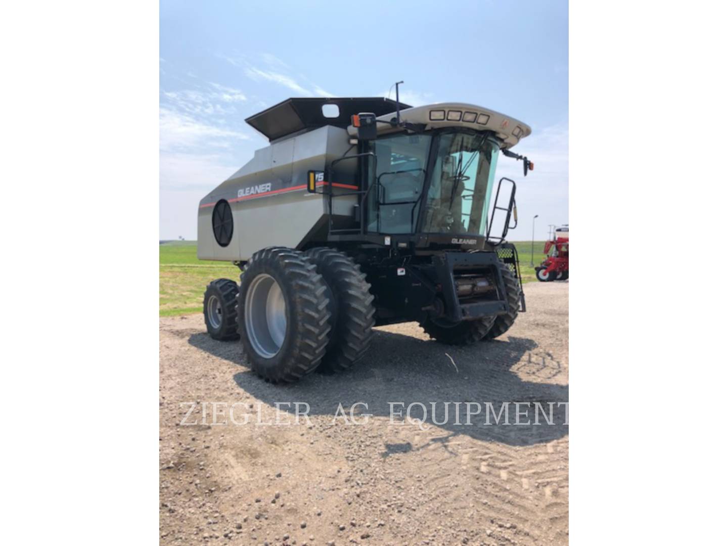 2005 Gleaner R75 Combine