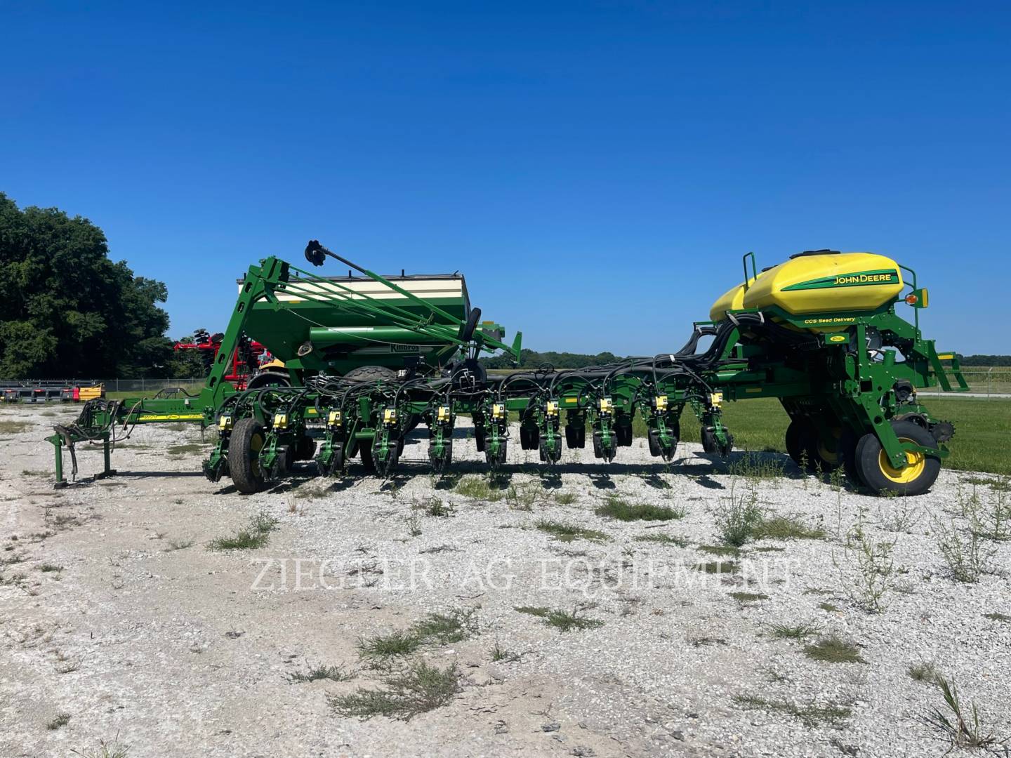 2011 John Deere 1770NT Planter