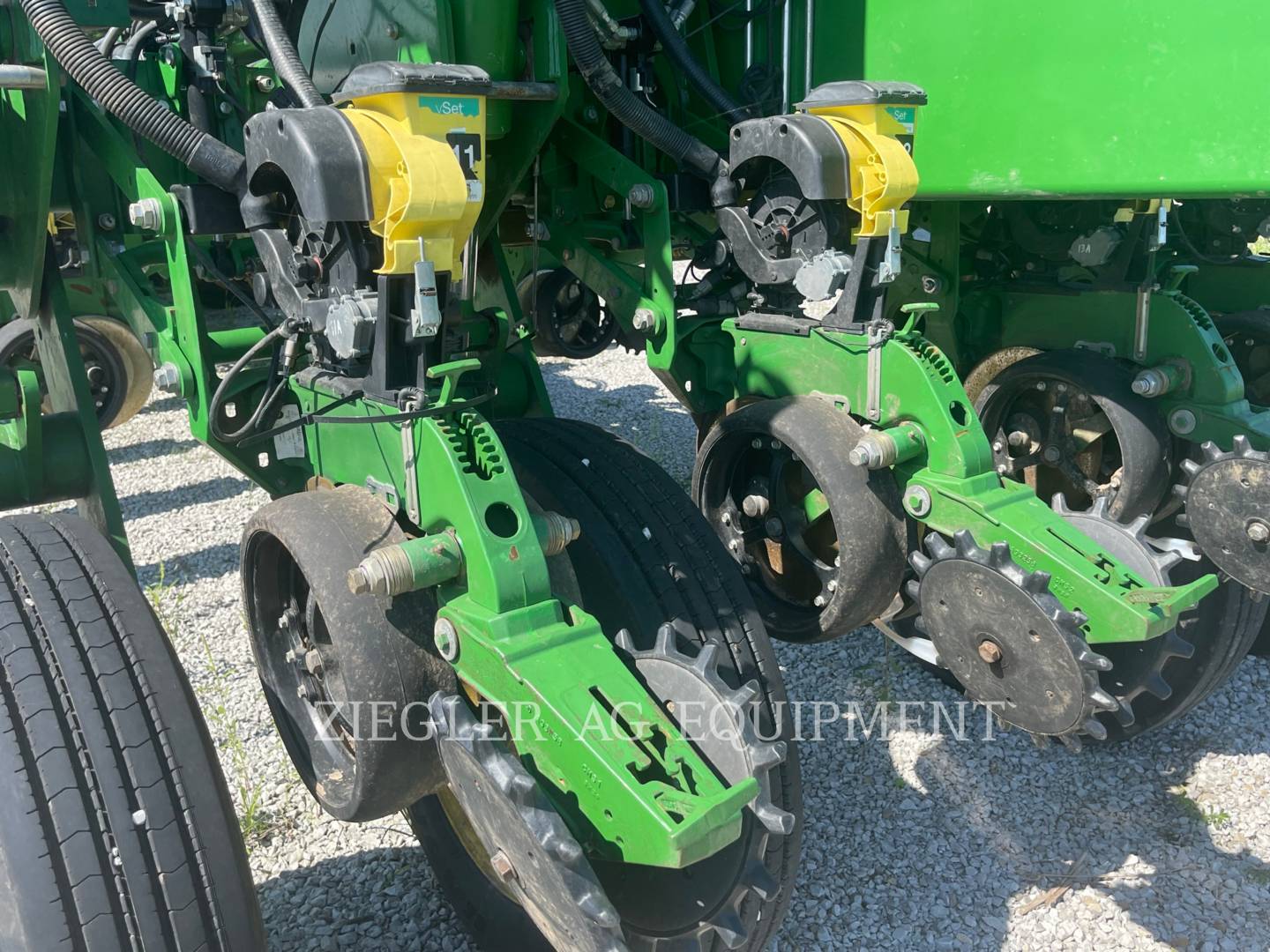 2011 John Deere 1770NT Planter