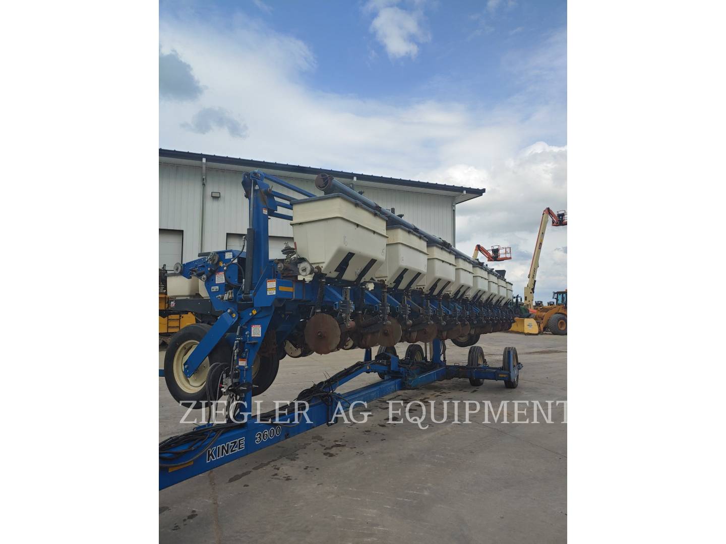 2009 Kinze 3600 Planter