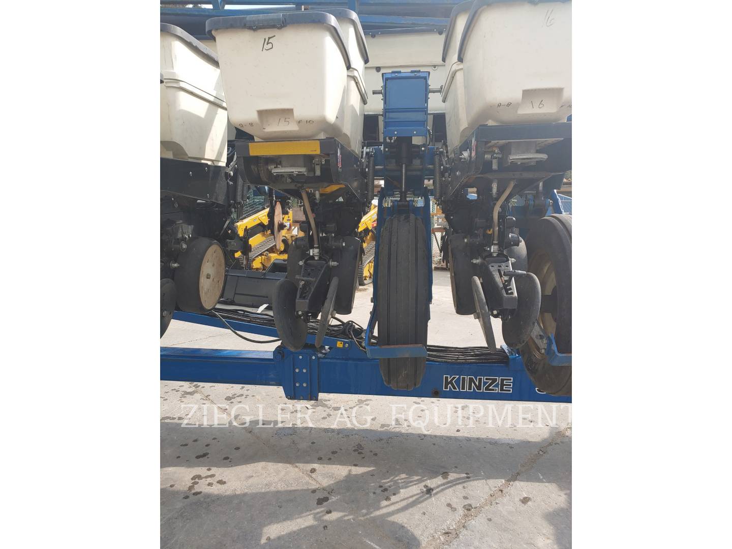 2009 Kinze 3600 Planter