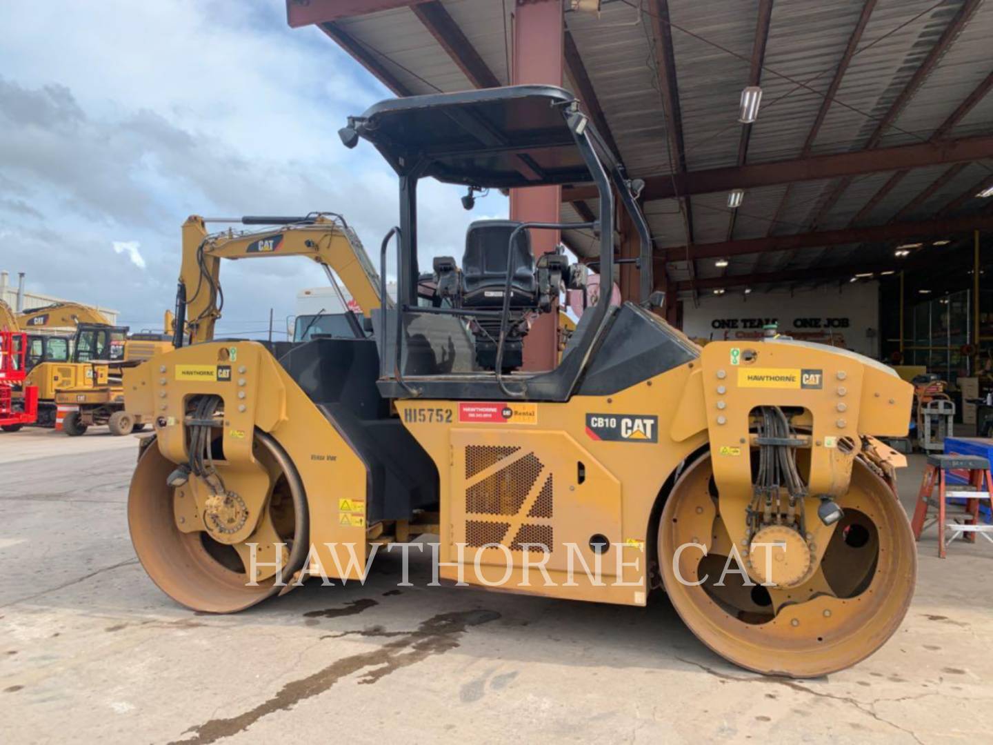 2017 Caterpillar CB10 Vibratory Double