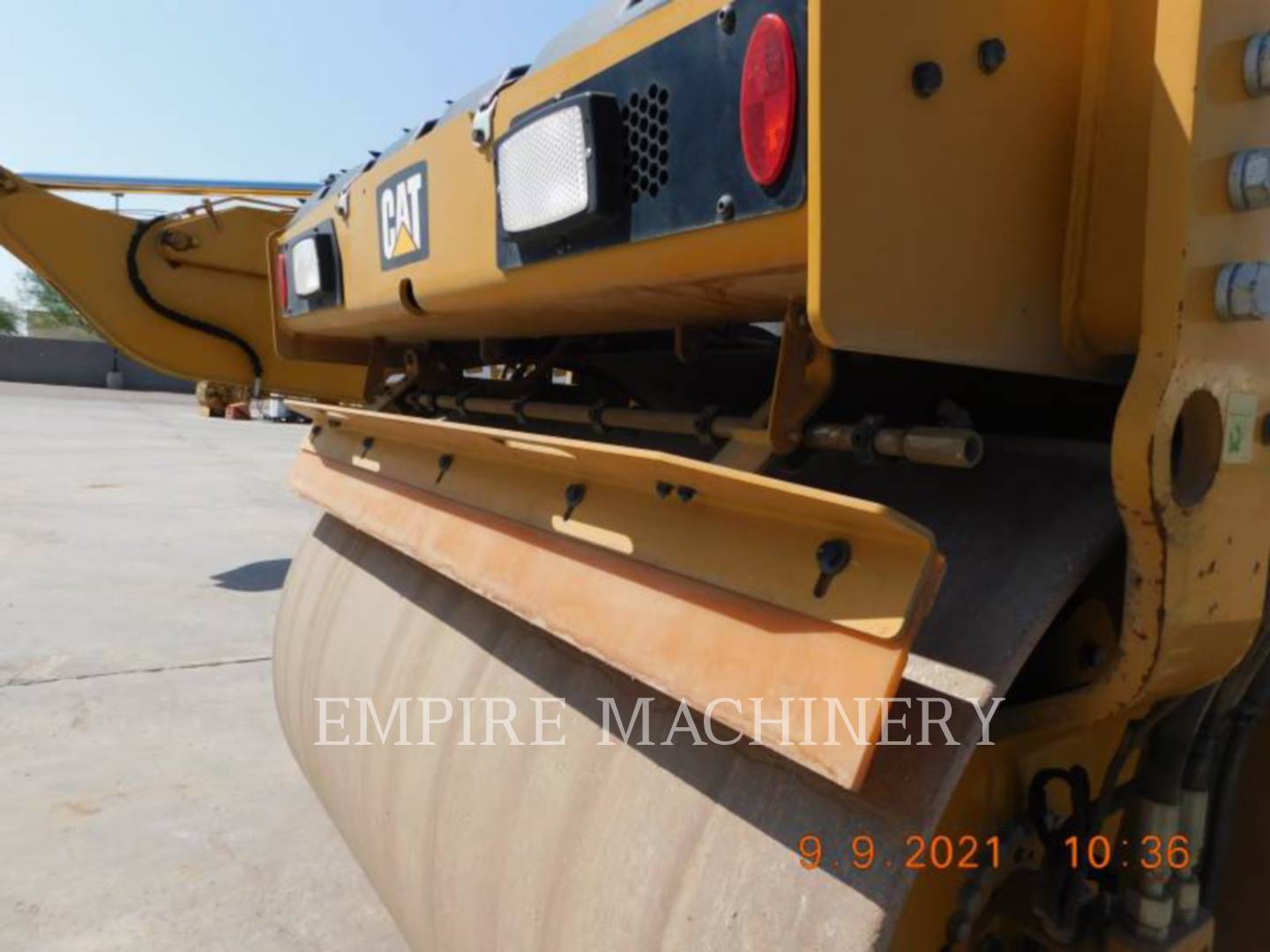 2017 Caterpillar CB7 Vibratory Double