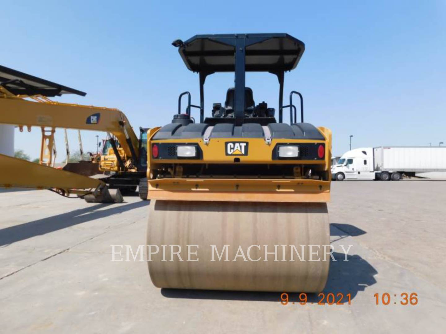 2017 Caterpillar CB7 Vibratory Double