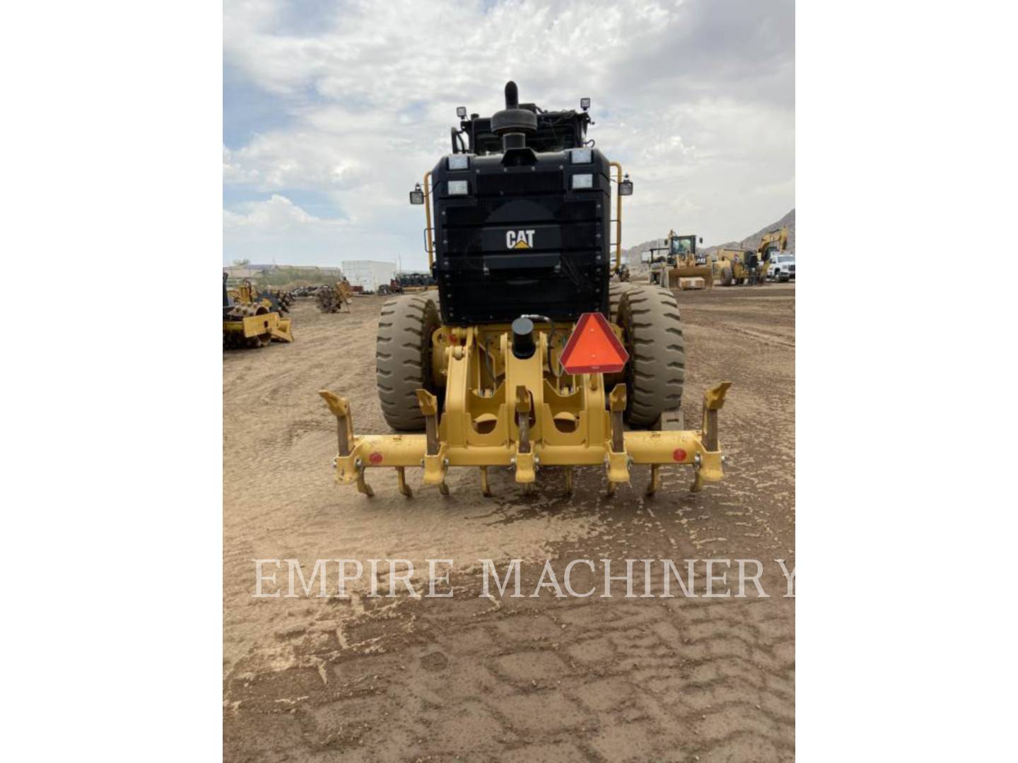 2018 Caterpillar 12M3 Grader - Road