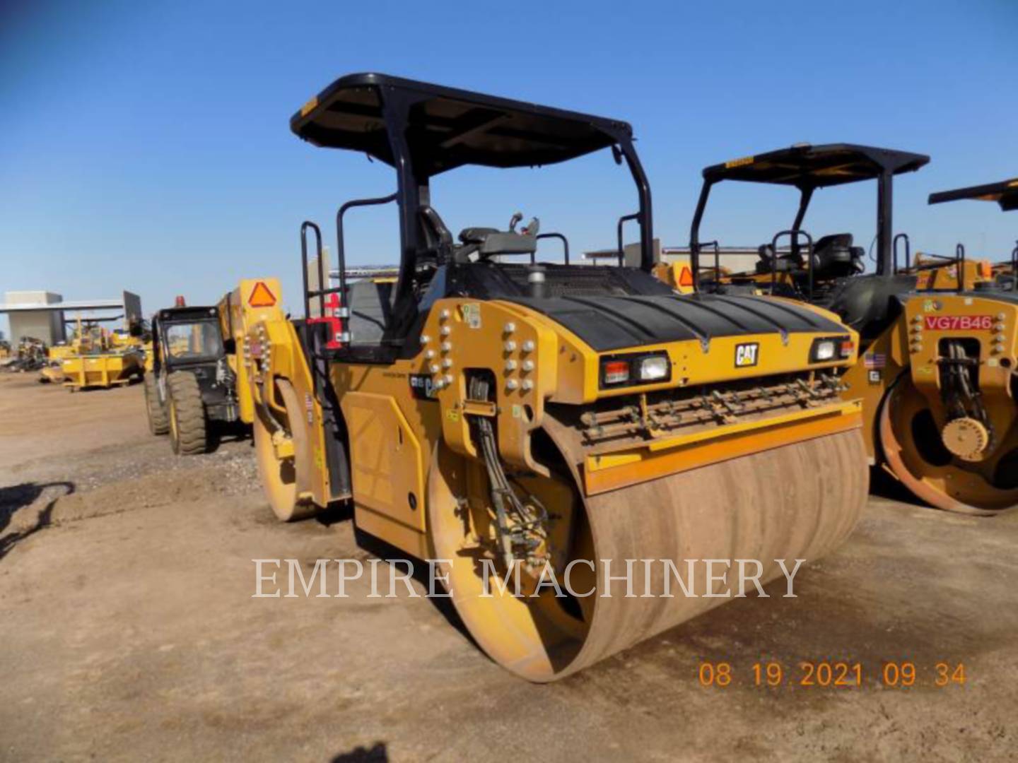 2019 Caterpillar CB15 Vibratory Double