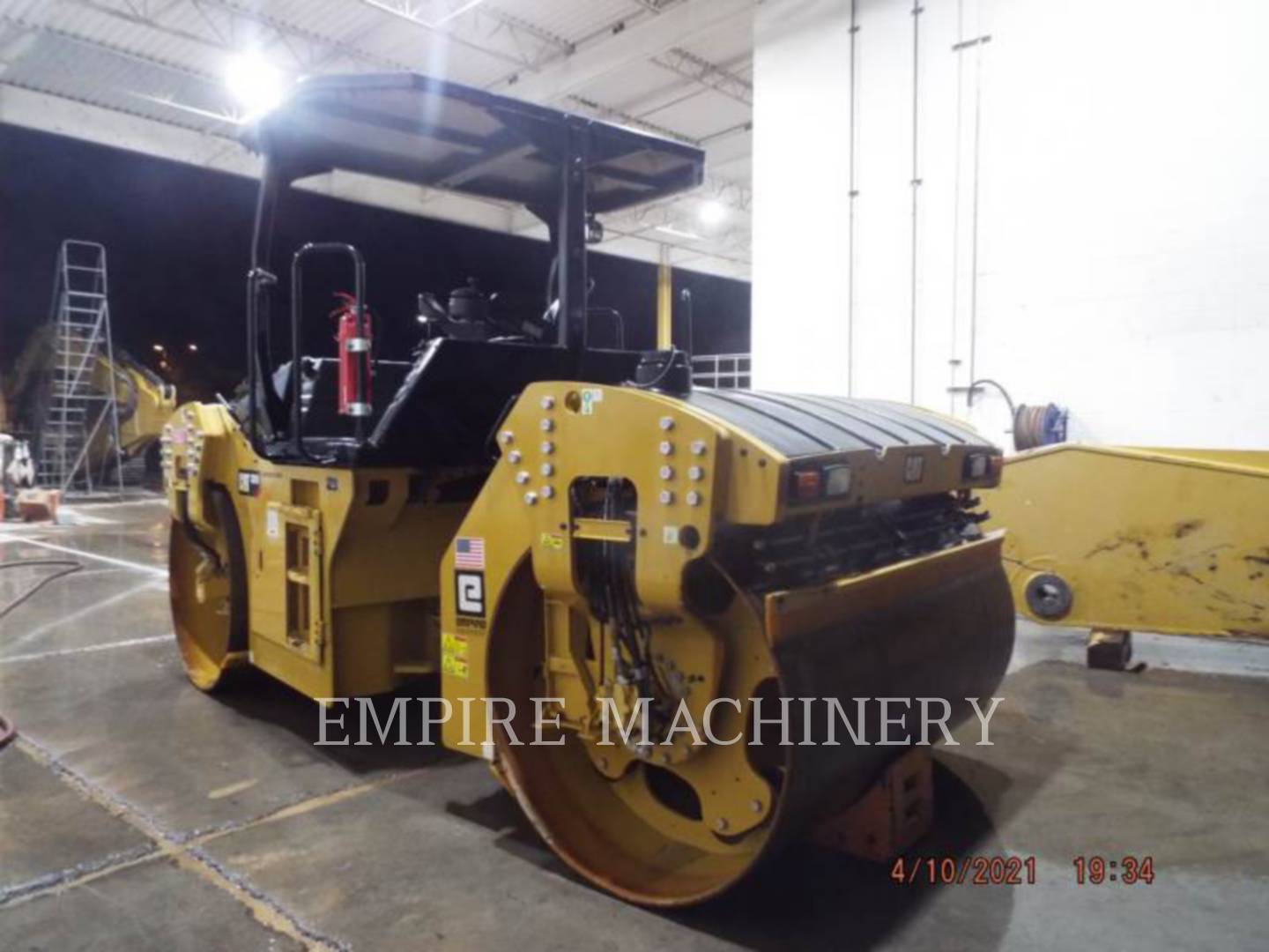 2019 Caterpillar CB15 Vibratory Double