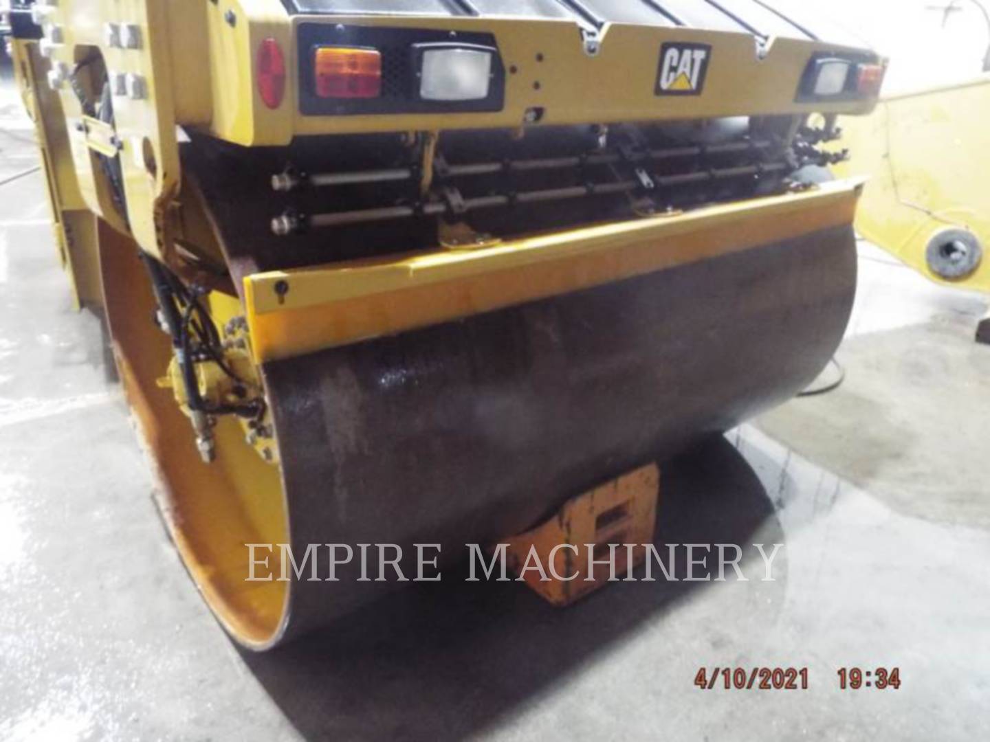 2019 Caterpillar CB15 Vibratory Double