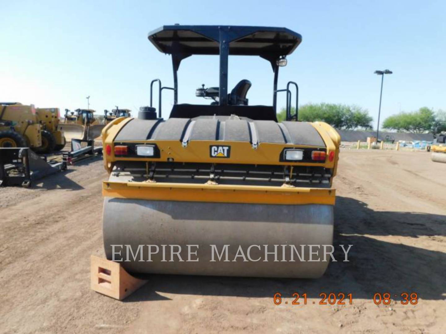 2018 Caterpillar CB15 Vibratory Double