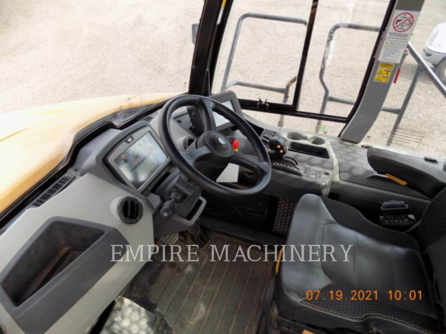 2019 Caterpillar 730-04 Truck