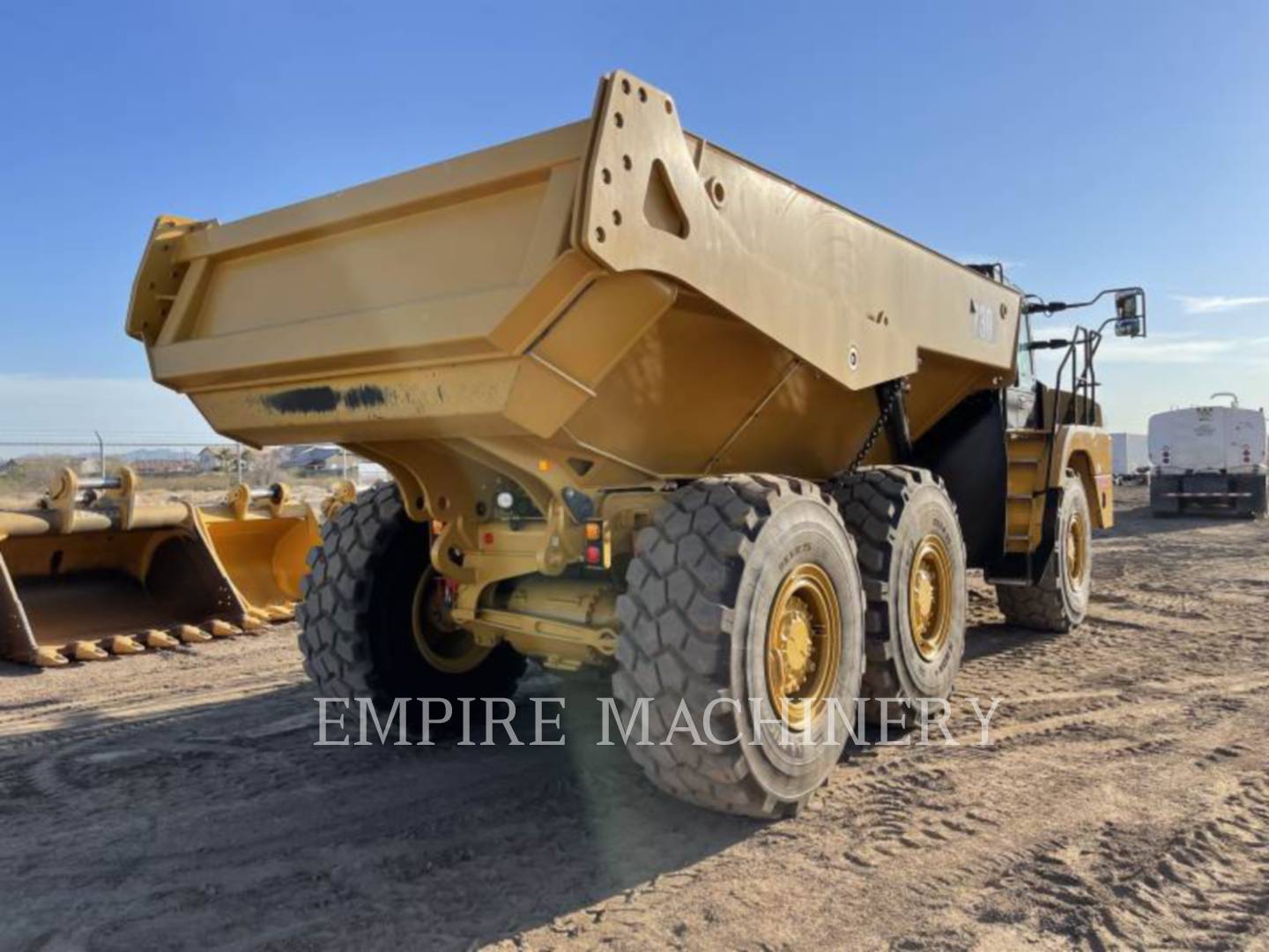 2021 Caterpillar 730-04 Truck