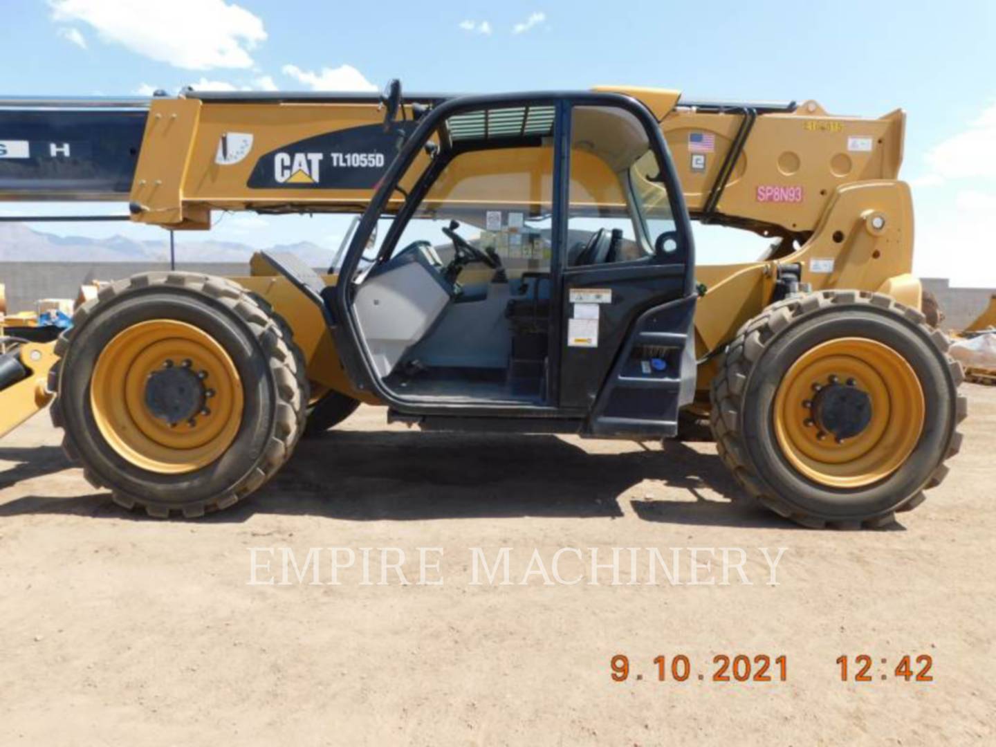 2015 Caterpillar TL1055D TeleHandler