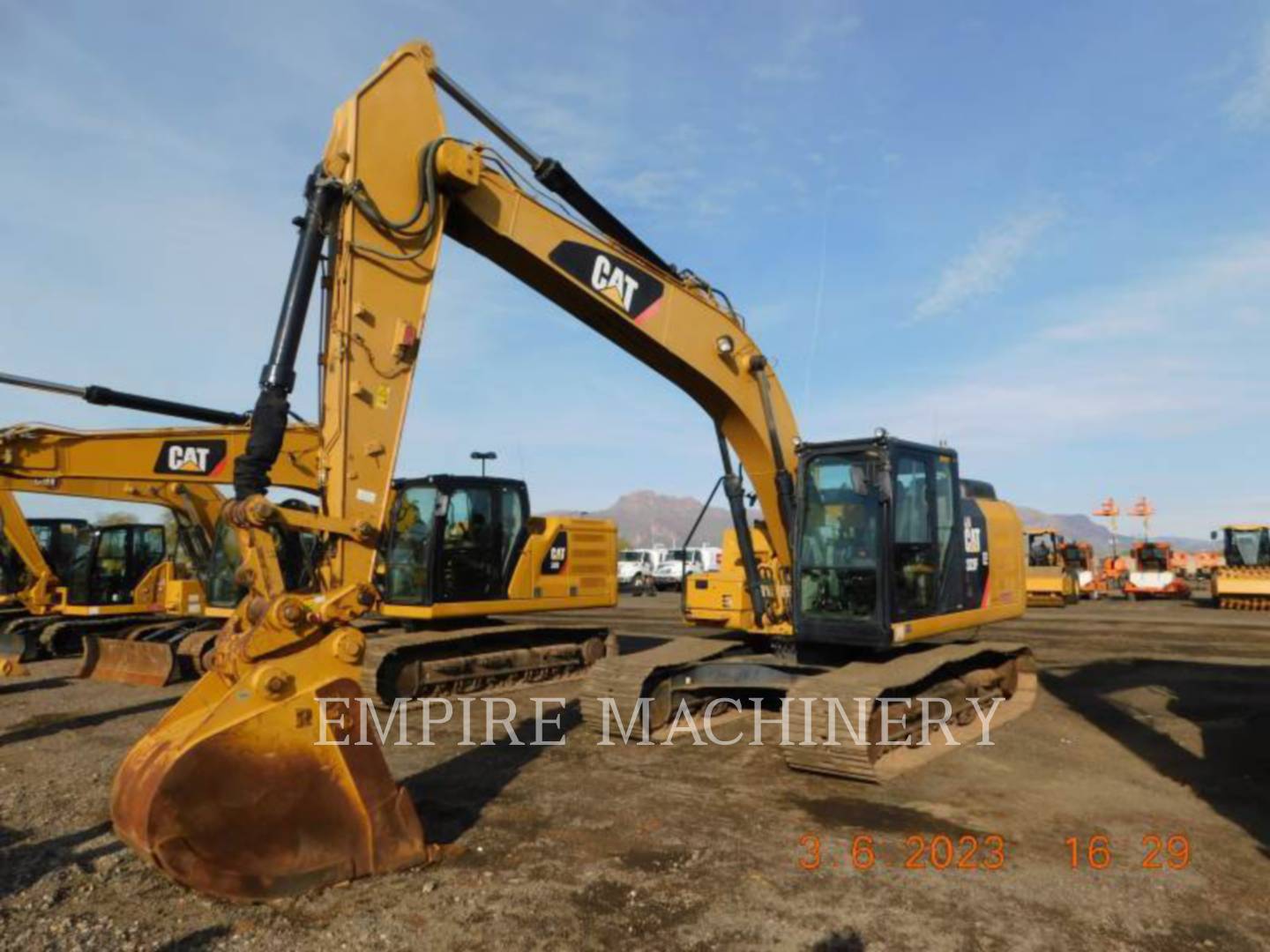 2015 Caterpillar 323FL   TR Excavator