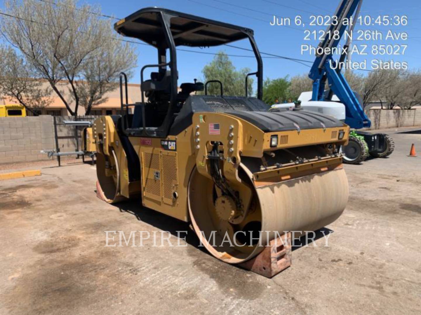 2016 Caterpillar CB54B Vibratory Double