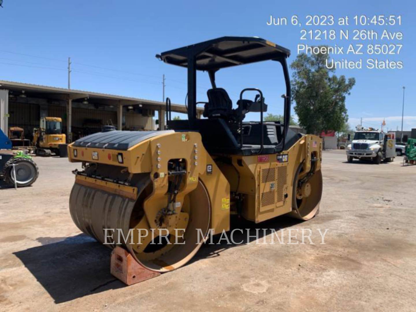 2016 Caterpillar CB54B Vibratory Double