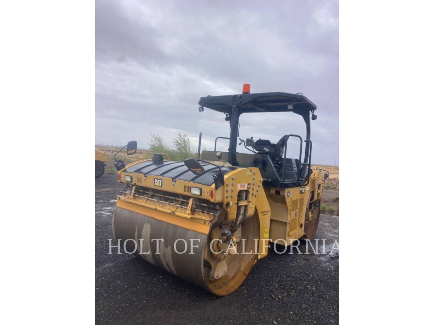 2018 Caterpillar CB64B Compactor