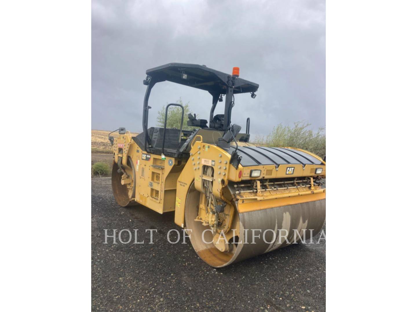 2018 Caterpillar CB64B Compactor