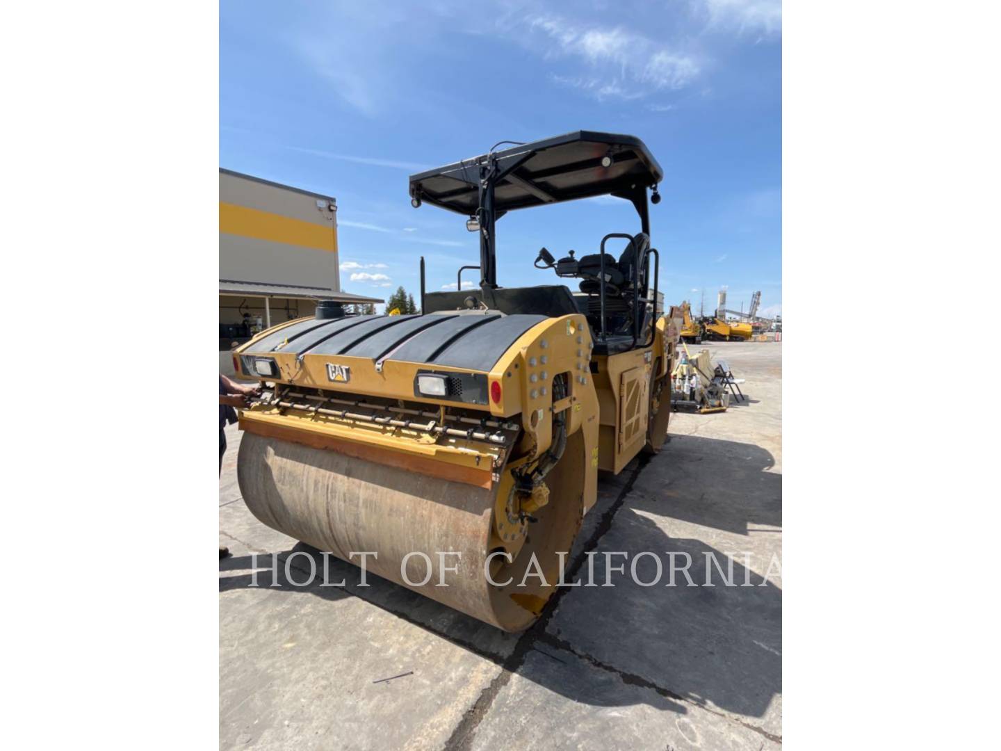 2018 Caterpillar CB13 Compactor